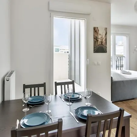 Modern Flat Two Steps From The Subway - Welkeys *