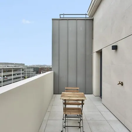 Modern Flat Two Steps From The Subway - Welkeys